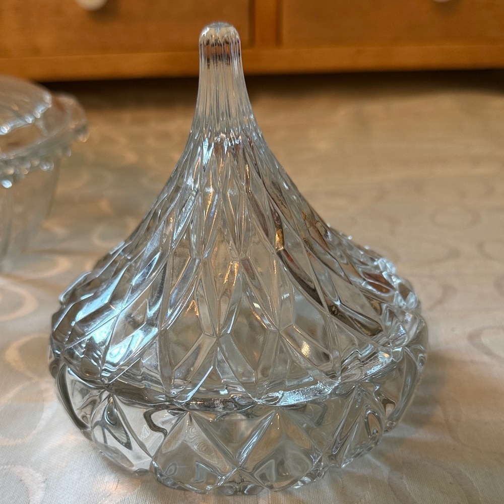 Vintage HFC 1994 Crystal Hershey Kiss Candy Dish With Lid